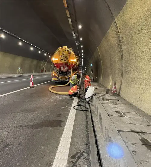 巍山隧道排水渠清淤